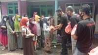TNI POLRI Turut Hadir Dalam Bagi Sembako Di Desa Lojajar Oleh Anggota Mobrig37