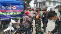 Babinsa Koramil 08/Kronjo Bersama Tiga Pilar Tekankan Warga Gunakan Masker