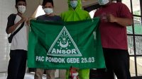 Pimpinan GP ansor ranting jatimakmur mengadakan penyemprotan disenfektan