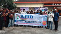 Jelang Berbuka Puasa Aliansi Jurnalis Independen Bondowoso Bagikan Takjil Dan Masker Gratis