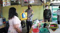 Saat Pandemi Kapolres Situbondo Blusukan kerumah Warga Bagikan Bansos PPKM Darurat