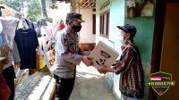 Polres Kuningan Kembali Salurkan Bantuan Sosial Kepada Puluhan Warga Desa Ciawilor