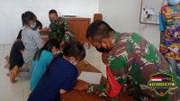Satgas Yonif Mekanis 643/WNS Bantu Kesulitan Belajar Anak-Anak Perbatasan Di Tengah Situasi Pandemi Covid-19