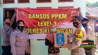 Peduli Warga Saat PPKM Level 3, Polres Kuningan Terus Salurkan Bansos