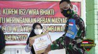 Danrem 162/WB Tinjau Pos PPKM Mikro dan Bale Isolasi Terpadu Serta Serahkan Bansos