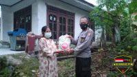 Masa PPKM Level 3, Polsek Selajambe Polres Kuningan Rutin Salurkan Bansos