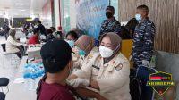 HUT KE-76 TNI AL : Lantamal III Jakarta Tetap Terjunkan Vaksinator di Pelabuhan