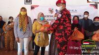 Pengurus Pemuda Pancasila Anak Cabang Kecamatan Dayeuhluhur Kabupaten Cilacap Menyalurkan Bantuan Sembako Untuk Warga Di Desa Matenggeng