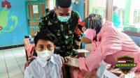 Danramil 2414/Ciwidey Pantau 1000 Vaksinasi Buat Pelajar Bantuan TNI Di SMA Perkappen Cinumbra