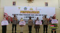 Polres Kuningan Salurkan Bantuan Tunai Kepada Para PKL dan Pemilik Warung