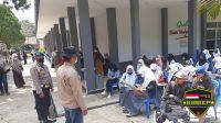 Polsek Cigugur Lakukan Monitoring dan Pengamanan Vaksinasi Tahap 2 di SMK 1 Kuningan