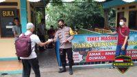 Bhabinkamtibmas Polsek Banjar Cegah Kerumunan dan Batasi Pengunjung Obyek Wisata Cisolong