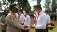 Kapolres Kuningan Berikan Penghargaan Kepada Sejumlah Personil Sat Narkoba
