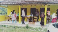 Polsek Carita Gelar Vaksinasi Dosis 1 Dan 2 Di Kp.Jaha Desa Cinoyong Kecamatan Carita Kabupaten Pandeglang