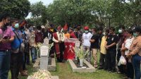 Masyarakat Adat Batak Ziarah ke Makam BJ Habibie yang Berani Tutup PT IIU