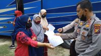 Tim Puskesmas Salo Didampingi Anggota Polres Kampar, Gelar Vaksinasi di Wisata Sungai Gelombang