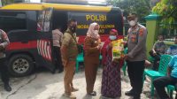 Polres Lampung Tengah Melaksanakan Vaksin Hunter Mobile Menyasar Ke Masjid Al Ikhlas LK. V Bandarjaya Barat Lampung Tengah