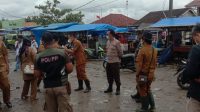 Kapolsek Labuan Mendatangi TKP Desa Teluk Yang Rusak Akibat Banjir Rob