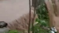Hujan Deras di Kecamatan Langkapura Menghanyutkan Anak Usia Tujuh Tahun