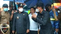 Diguyur Hujan, Plt Bupati Bekasi Menijau Tanggul Kritis, Sampaikan Hal Ini Kepihak BBWS.