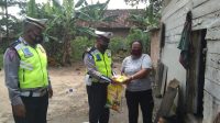 Satlantas Polres Tulang Bawang Jumat Berkah,Berbagi Kepada Warga Kurang Mampu Dan Terdampak Pandemi Covid-19