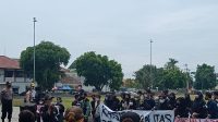 Puluhan Mahasiswa Melakukan aksi Desak Kasus Moral Pejabat Di Depan Kantor Bupati Cilacap