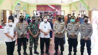 Polres Tulang Bawang Bagikan 1 Ton Beras Secara Gratis Untuk Warga Yang Divaksin