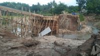 Terbengkalai Poyek Jembatan Sidodadi Asri Margerejo di Keluhkan Warga