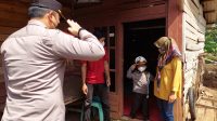 Kapolres Tanggamus Salurkan Bantuan Kapolda Lampung Untuk Anak Penderita Kelainan Mata