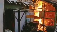 Tak Ada Yang Tersisa, Rumah Saiful Anwar Warga Sinar Banten Kecamatan Talang Padang Ludes Terbakar