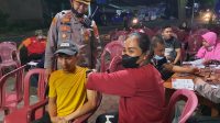 Genjot Vaksinasi Booster, Polresta Bandar Lampung Polda Lampung Berikan Vaksin Untuk Jemaah Tarawih