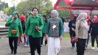 Nina Bareng Ibu-Ibu Kodam III Siliwangi Senam Di Alun-Alun Indramayu