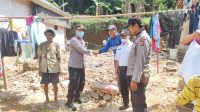 Polsek Cijeruk Berikan Bantuan Kepada Warga Yang Rumahnya Runtuh