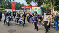 Kedai Presisi Polsek Kemang Bagikan Sarapan Gratis Kepada Masyarakat Yang Taat Akan Protokol Kesehatan