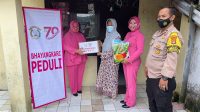 Sambut Hari Jadi Bhayangkara Ke-76, Polsek Panjang bersama Bhayangkari Bagikan Paket Sembako