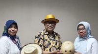 Kadis Disporabudpar Tangerang Apresiasi Inovasi Helm Anyaman Bambu