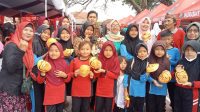 Kepsek dan 10 Siswa UPTD SDN 2 Mekargading Ikuti Festival Tambi Gede