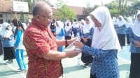 Asupan Tablet Tambah Darah Diberikan Pada 445 Siswi SMPN 2 Anjatan