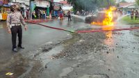 Sebuah Mobil Terbakar di SPBU Leuwiliang, Pihak Kepolisian Lakukan Olah TKP