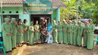 Ketua Persit Kartika Candra Kirana PD Jaya Ny.Agustina Untung Budiharto Ajak Bangun Rasa Kekeluargaan Dengan Mengunjungi Anak Babinsa Yang Sakit