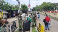 Sinergitas TNI Dengan Karang Taruna,Program Bakti Sosial Beberesih Dayeuhkolot di Wilayah Desa Sukapura