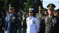 Dalam Rangka Hut TNI ke-77, Komandan Lanal Hadiri Ziarah Nasional Di TMPN Cikutra Bandung