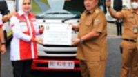 Gubernur Arinal Djunaidi Serahkan Bantuan Mobil Ambulance Jenazah Kepada PMI Lampung