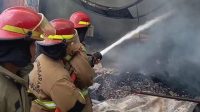 Pabrik Kayu Cicantayan Sukabumi Ludes Terbakar