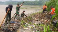 Sektor 9 Sub 1 Satgas Citarum Harum Bersihkan Sungai, Jadikan Sampah Bernilai Ekonomi