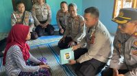 Polisi Diduga Tembak Pencuri, Kapolda Beri Santunan Keluarga Korban di Bumi Agung Way Kanan