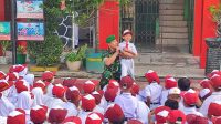 Pimpin Upacara Di Sekolah Dasar, Babinsa Tanamkan Kedisiplinan Dan Cinta Tanah Air