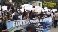 Tak Jelas Realisasinya,Kembali Ratusan Nasabah BPR KR Lakukan Demo