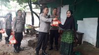 Berkah Ramadhan, Polsek Teluk Betung Utara Bagikan Sembako Kepada Warga Kurang Mampu