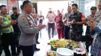 Pemotongan Tumpeng Warnai Syukuran Hari Bhayangkara di Polsek Dayeuhkolot